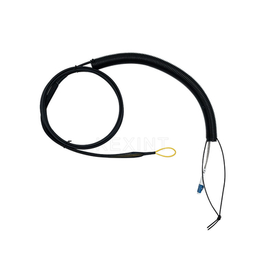 Le câble à fibres optiques blindé 2 de spirale de KEXINT FTTH creuse 5.0mm avec le tube ondulé