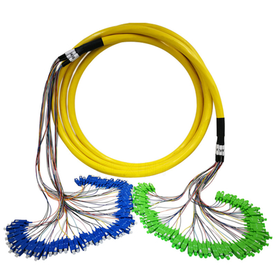 FTTH 64 creuse Unitube la correction que jaune de fibre câble avec le connecteur différent